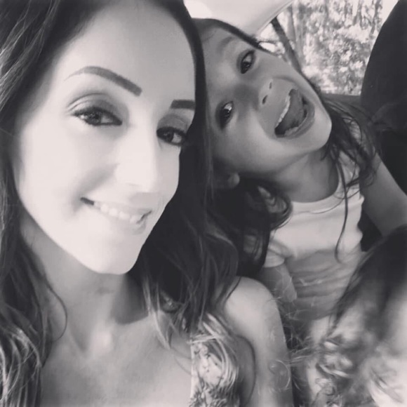 Meet your Posher, Danielle - Picture 1 of 1